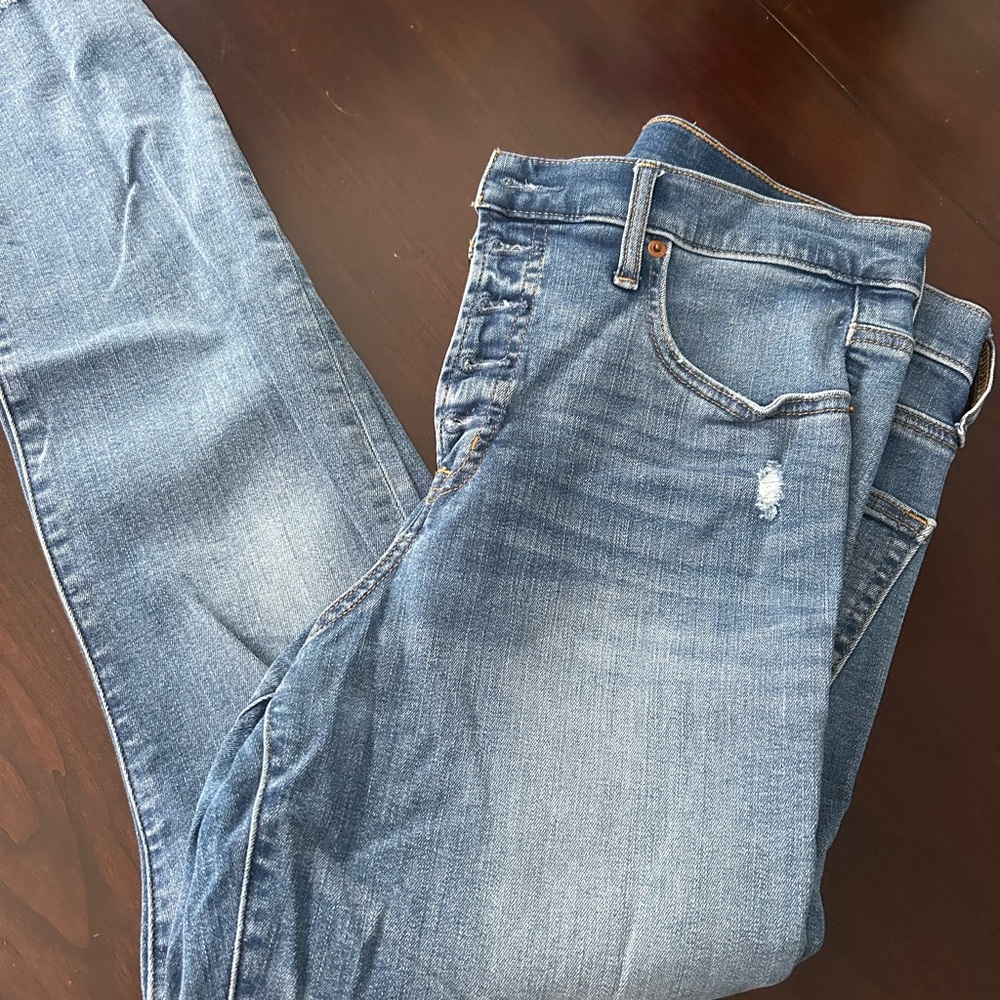 Gap ladies 12/31 True skinny button up jeans.